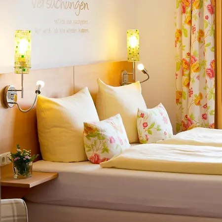 Plusnaturhotel Direkt Am Ederseeufer Waldhotel Wiesemann Und Ferienapartments Hotel 3*