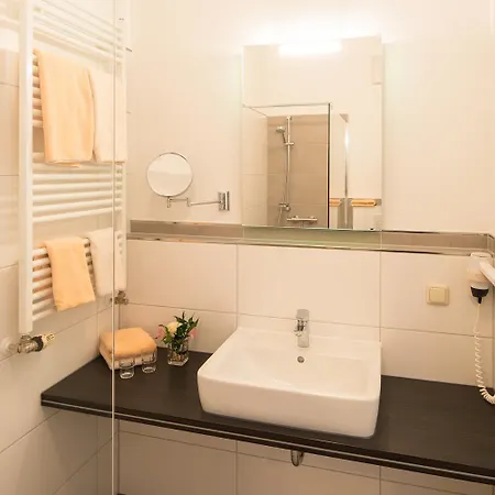 Plusnaturhotel Direkt Am Ederseeufer Waldhotel Wiesemann Und Ferienapartments